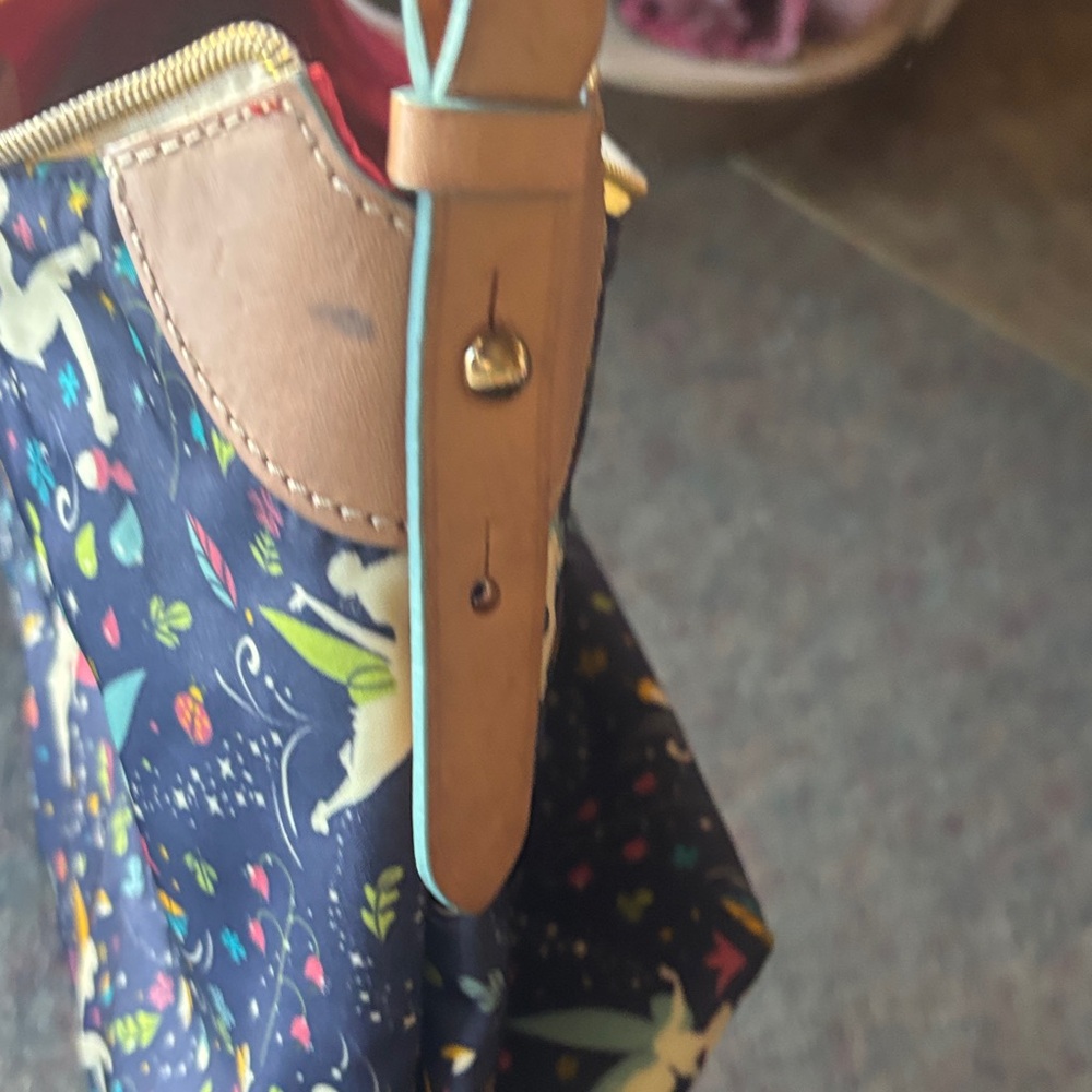 2015 1/2 MARATHON Disney Dooney TINKERBELL Shoulder Bag GREAT CONDITION - Picture 7 of 10